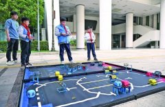 ”教室里齐刷刷举起一